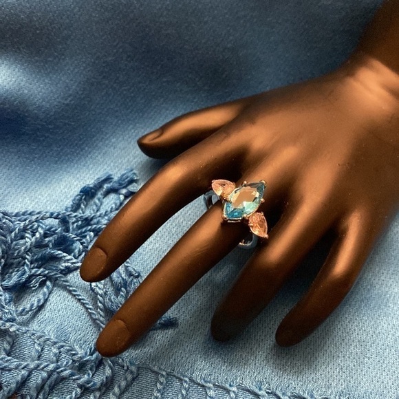 🎉🎉 Host Pick 7/22🎉 Blue Topaz with white topaz. Beautiful Ring - Picture 12 of 12